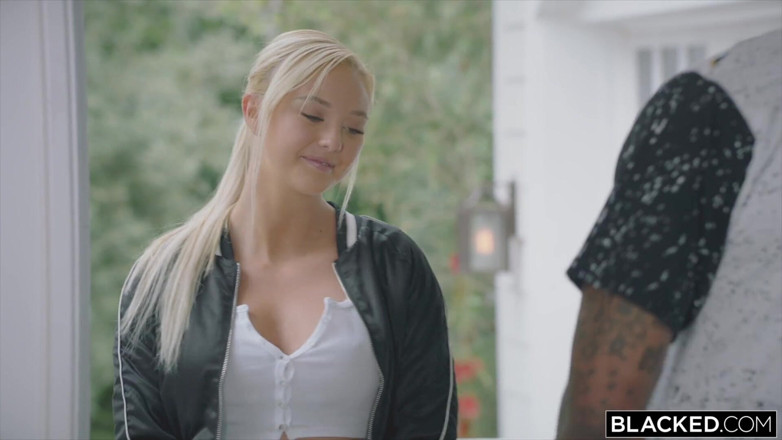 Blacked: Desngrecida, ni siquiera podía esperar a que terminara su turno...