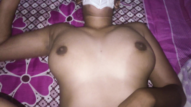 Lovely Dipti: インドのホットなデジガールフレンドがタオルを脱ぐ N フェラチオをする N 彼氏とファックする