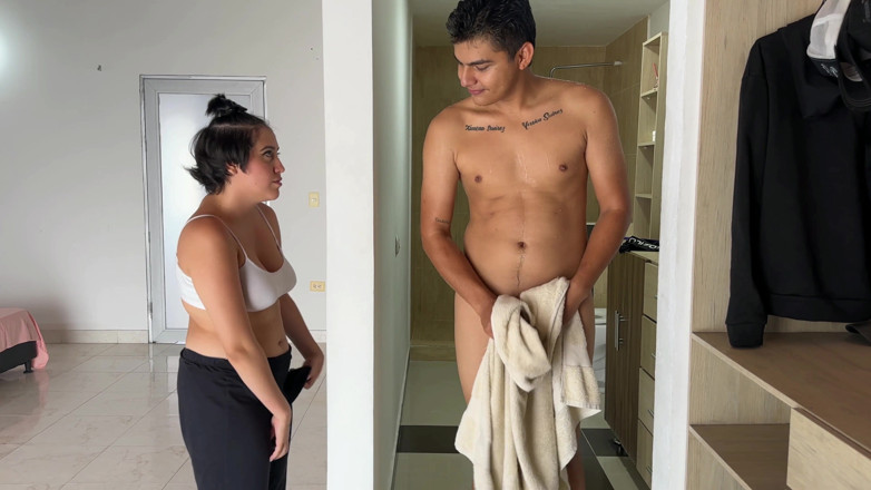 ManuelaAlvarez: Je vois mon demi-frère excité se masturber et j’ai chaud...