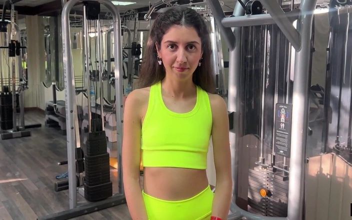 Dis Diger: Trainer biedt nieuwe oefeningen en neukt Katty recht in de...