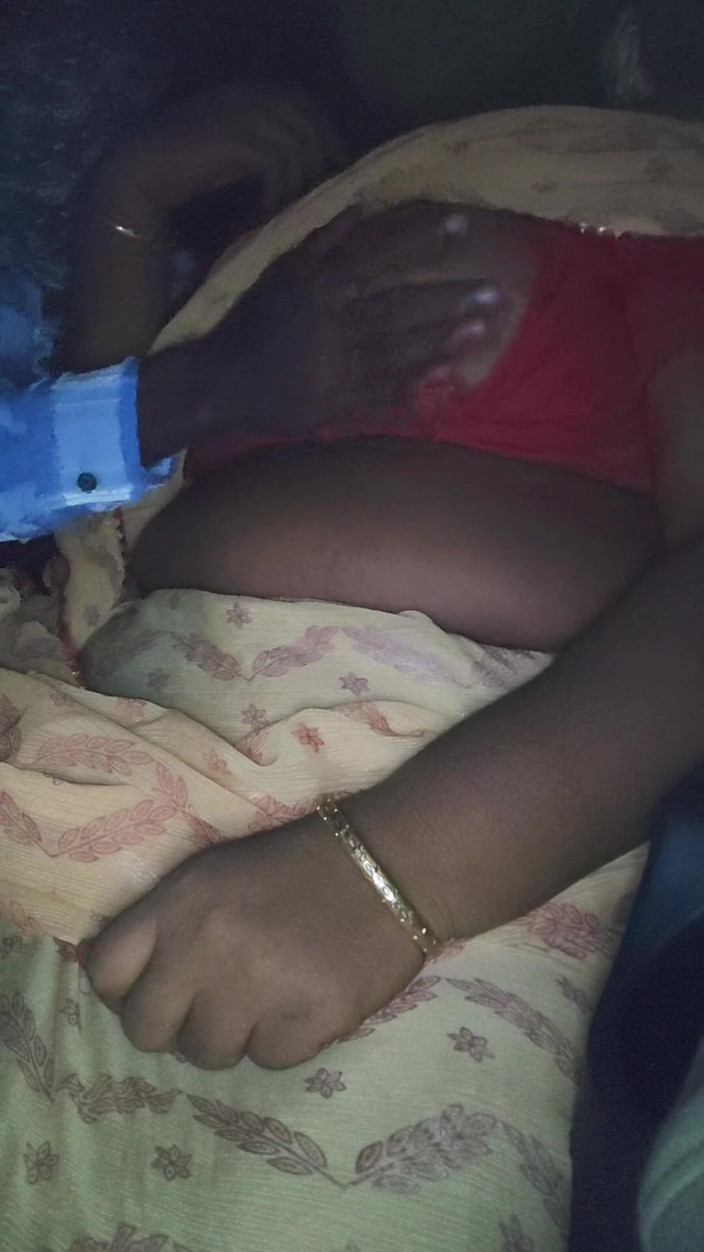 Thesana: Film de cinéma, toucher les seins, sucer une femme au...