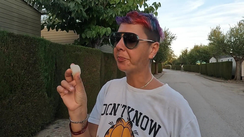 bekycarril: En Una Calle Pública Compartiendo Mutuamente Un Cubo De Esperma...