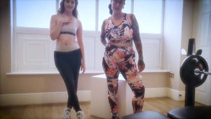 Elizabeth Hunny: Elizabeth Hunny & Brooke Logan Work Out Together