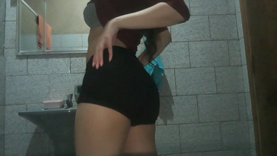 Little Ant2: Awak Mahu Mengongkek Saya Di Bilik Air?