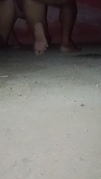 Ma femme et moi dans une maison abandonnée la nuit