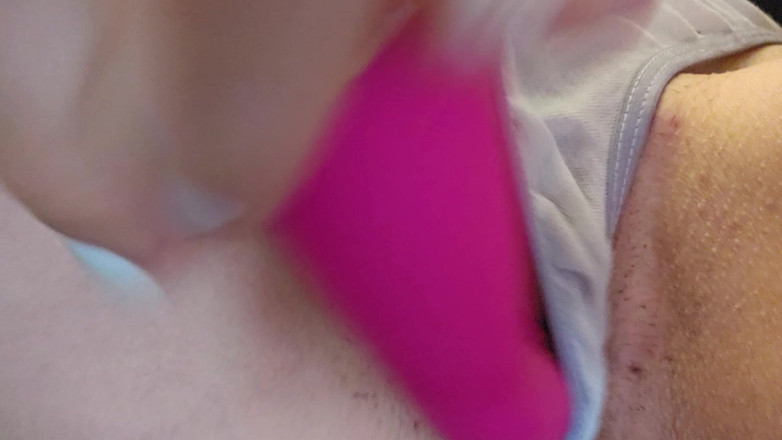 Joana Gape: Mokrá masturbace v tangách