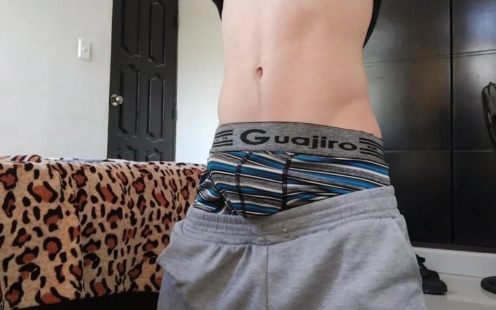 Icyhot707: Joven latina se masturba
