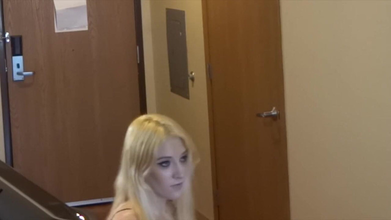 Real Amateur Sluts: Кремпай Ліззі після обіду раком!