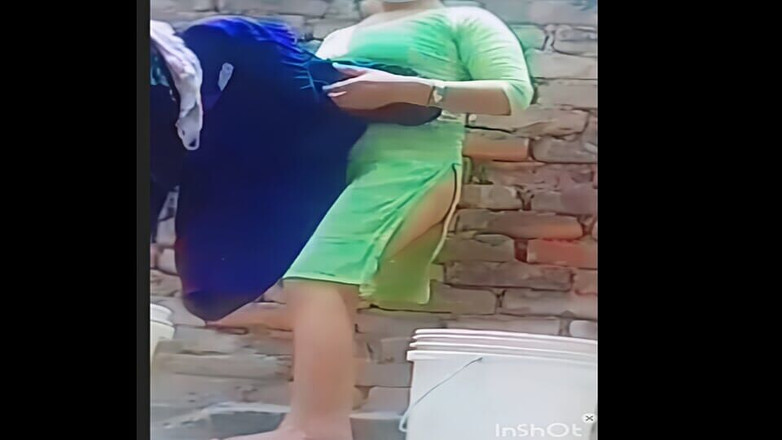 TricolorMusic3: Parte 2 ragazza calda che fa il bagno mms caldo bella...