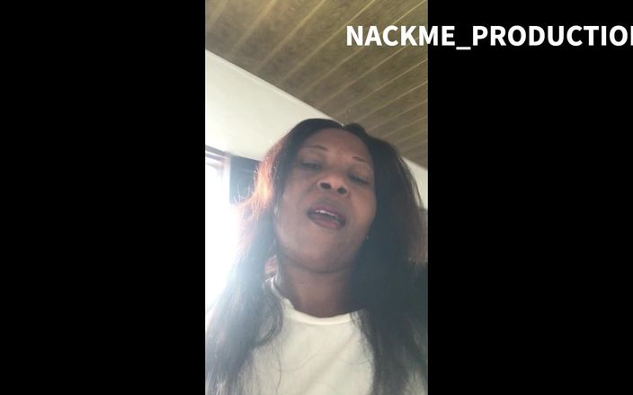 NACKME_PRODUCTION: 私は外出できません、彼がしたいのは私のお尻を食べることだけです