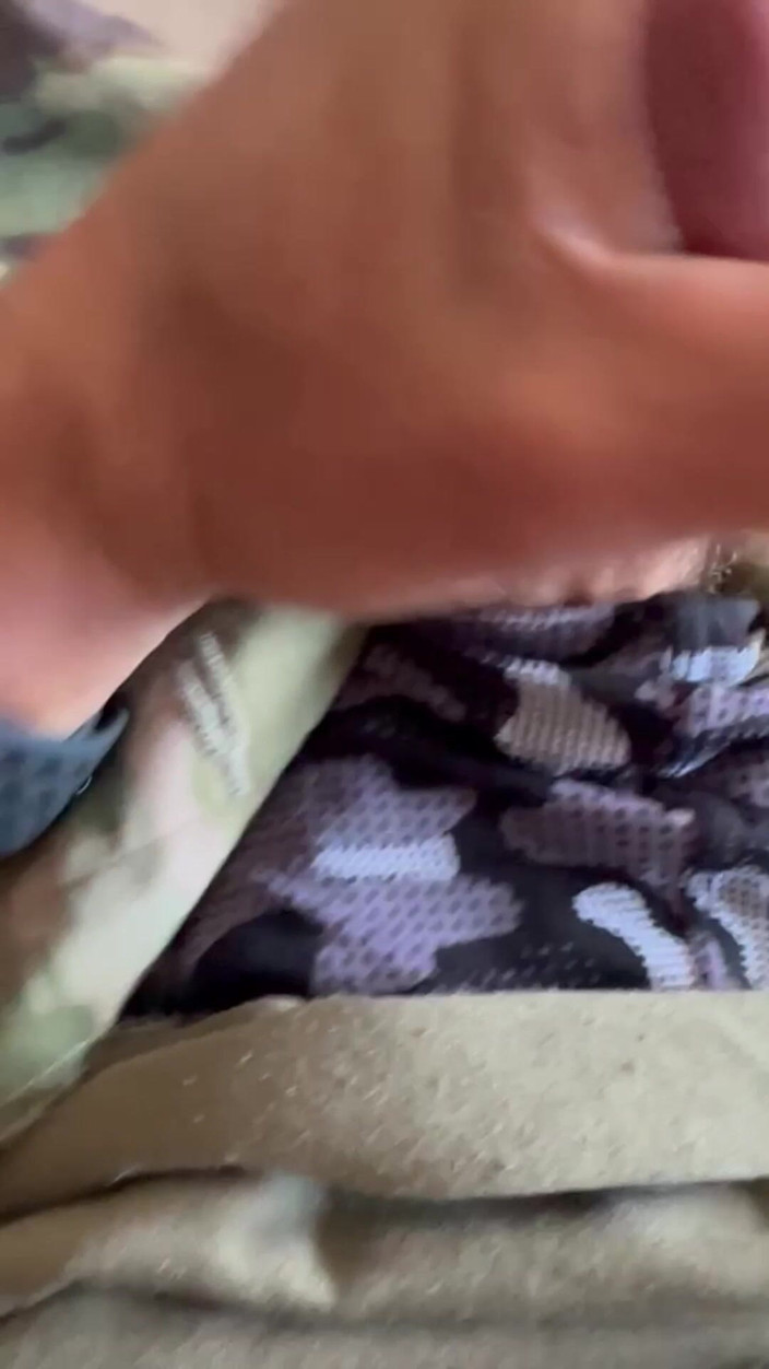 Gay Soldier Stuff: Army Solider hat spaß mit seinem pulsierenden harten schwanz, der...