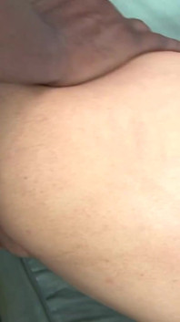 Rondborstige babe wordt geneukt door grote zwarte lul