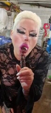 Riouksexy: Mokrá krajka oděná děvka