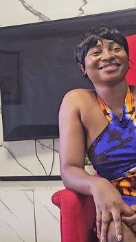 Naija Baddie má splněnou fantazii 2 velkými ptáky