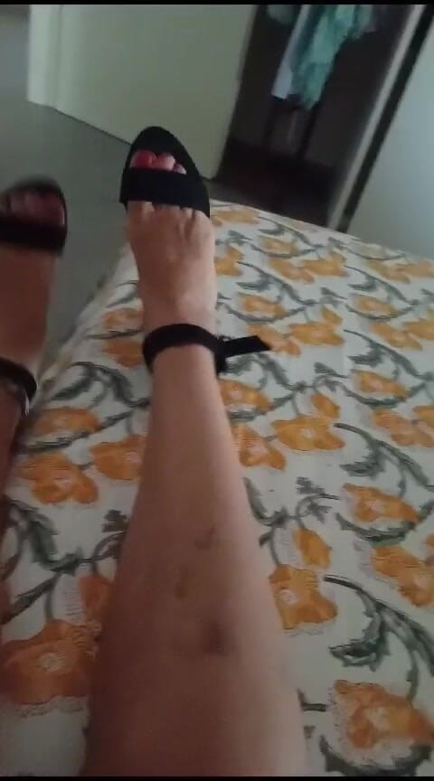 Reginalovefeet: Regina yêu đôi chân