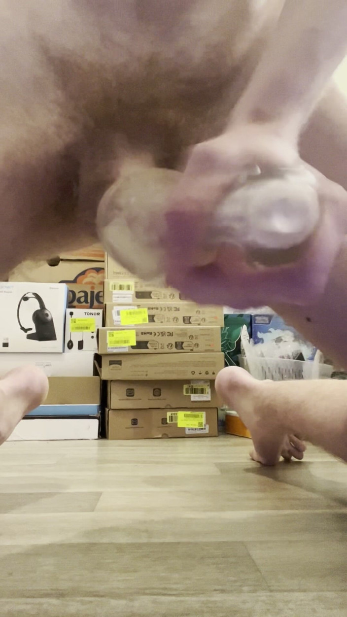 Johnny69227: Grote Lul Twink Komt Hard Klaar Met Een Seksspeeltje Vleeslicht...