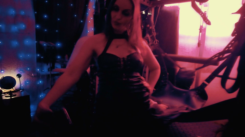 Eva Latexxx: Fetiș sexy în piele Stăpâna Eva Latex BDSM solo cu dominare...