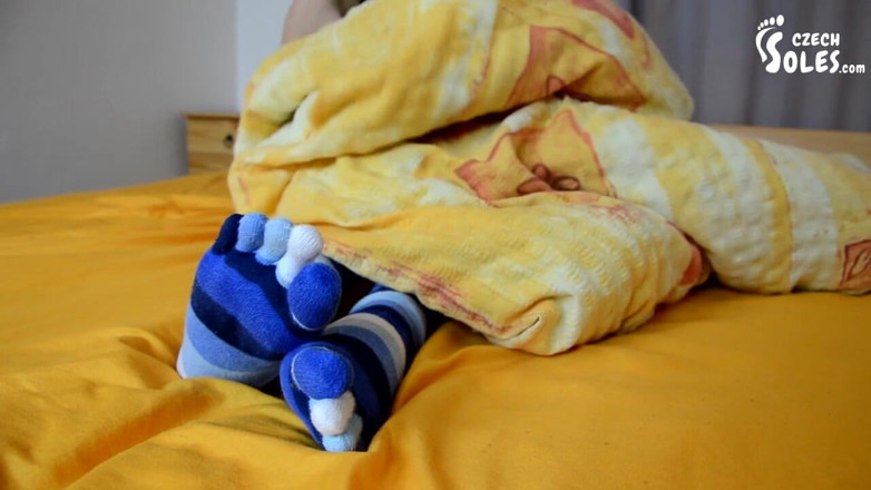 Czech Soles - foot fetish content: Le calze dei piedi provocano a letto