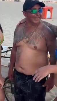 Beach Seller in a Salty Package Eats the Two Hot Girls in Exchange Left Happy