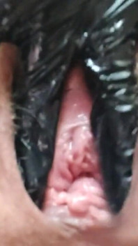 Close na buceta com o punho até o orgasmo