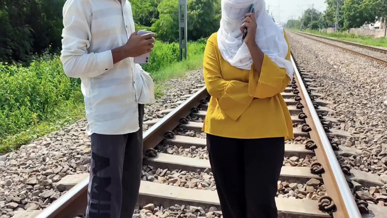 Indian Teen Girl's: 屋外セックス義理の兄弟と義理の妹の外のドアのロマンスとセックスMalluカップルテラスでのセックスとのホットロマンス