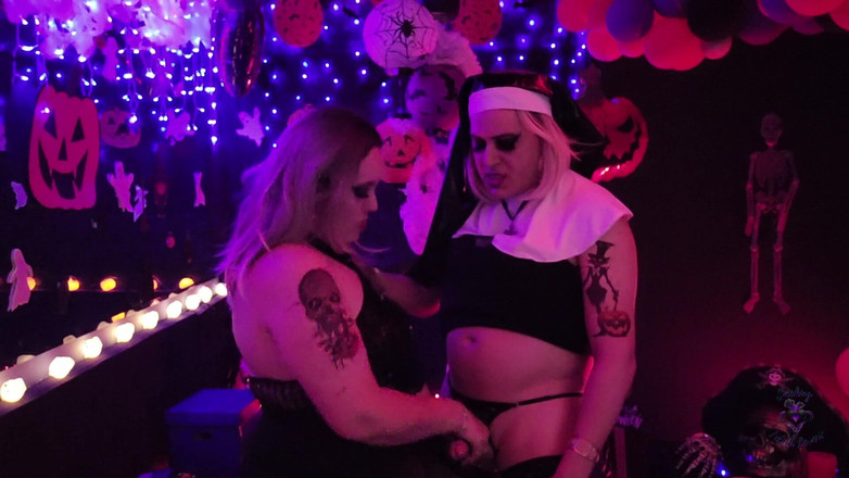 HollyCox: Smoky Blowjob: Rayuan Halloween