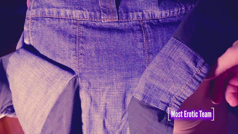 Most Erotic Girl: Une étudiante sans culotte se fait baiser dans la cuisine et...
