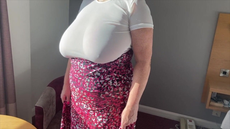 Aunty Sandra vintage girdle queen: Tia Sandra Tirando a Roupa Para Todos Vocês