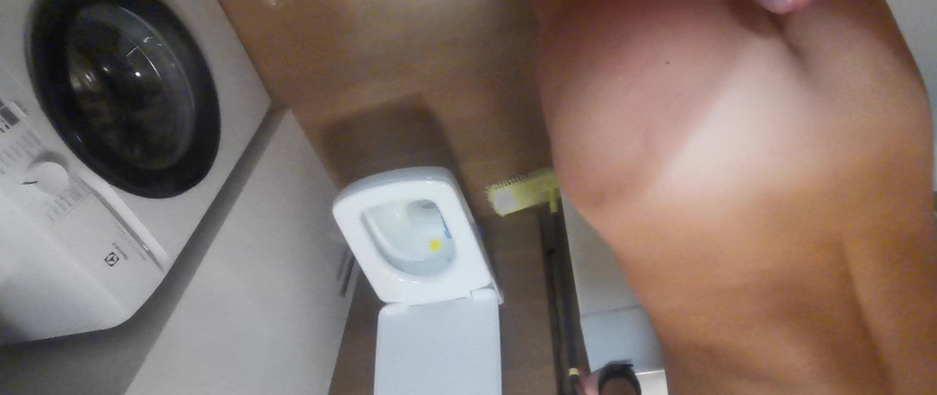 Black puma slut: Lo schiavo viene scopata in bagno
