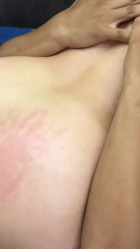 Mi Sexi Culona Vecina Me Invita a Su Apartamento Para Que Le Haga Compañía Como Excusa Para Que Le Meta Toda Mi Enorme Polla.