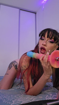Morticia Crowe - dračí dildo a šukací stroj, nejlepší kombinace