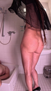 Ma femme dominante m’a fait pisser dessus ! #2