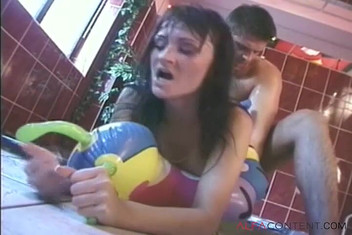 Backdoor sluts: Slanke brunette Elena wordt geneukt door een harde pik in...