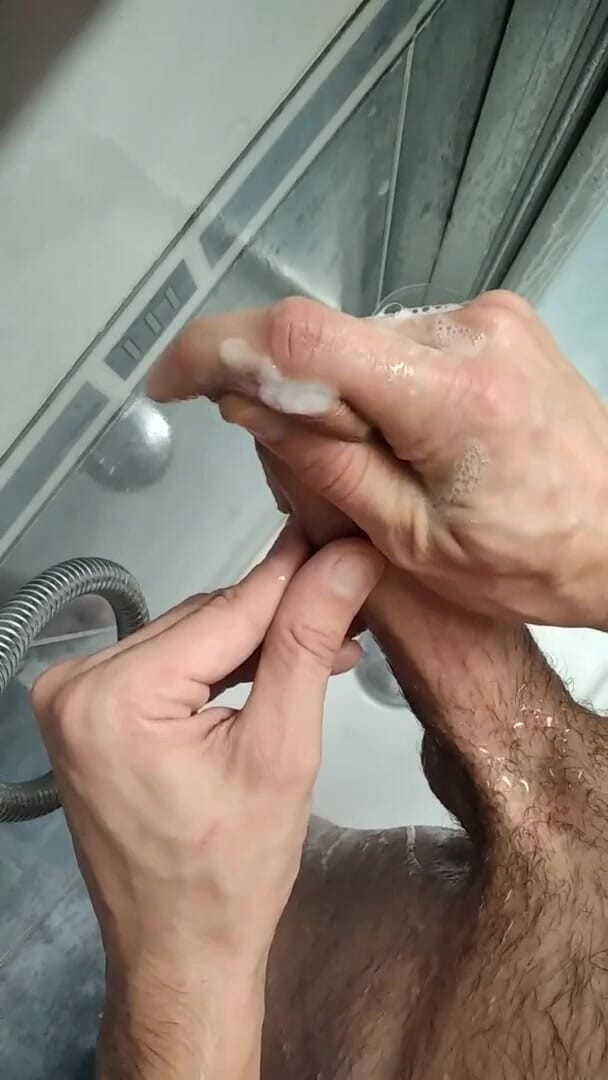 Elvissc: Masturbando pau grande no chuveiro, banhos de creme de pau...