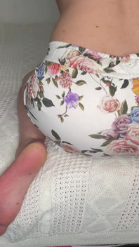 Sesiune de pârțuri cu bunicuțe florale