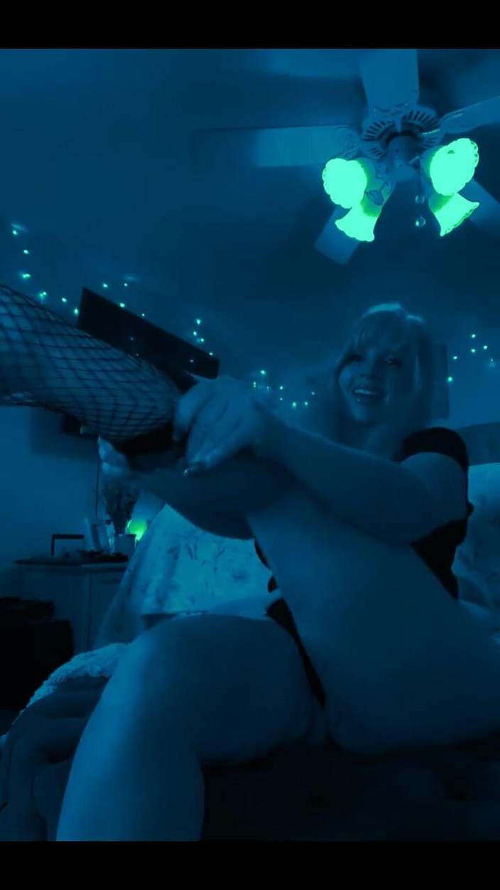 PaintedRose: Les filles aiment le sexe et la salope