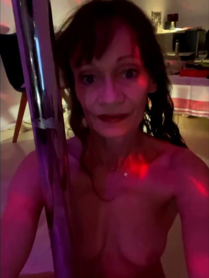 Chris06d22: Naked Dance