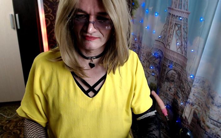 violet_bisex: Suger den svarta dildon