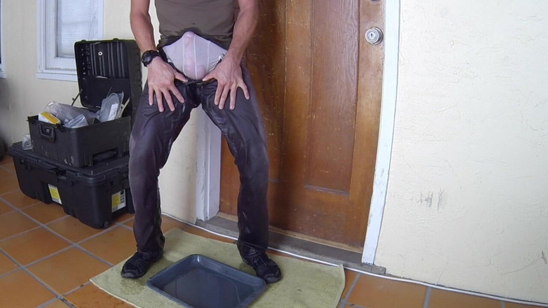 Lapetus: Berlumuran dan mengubah celanaku sepanjang hari