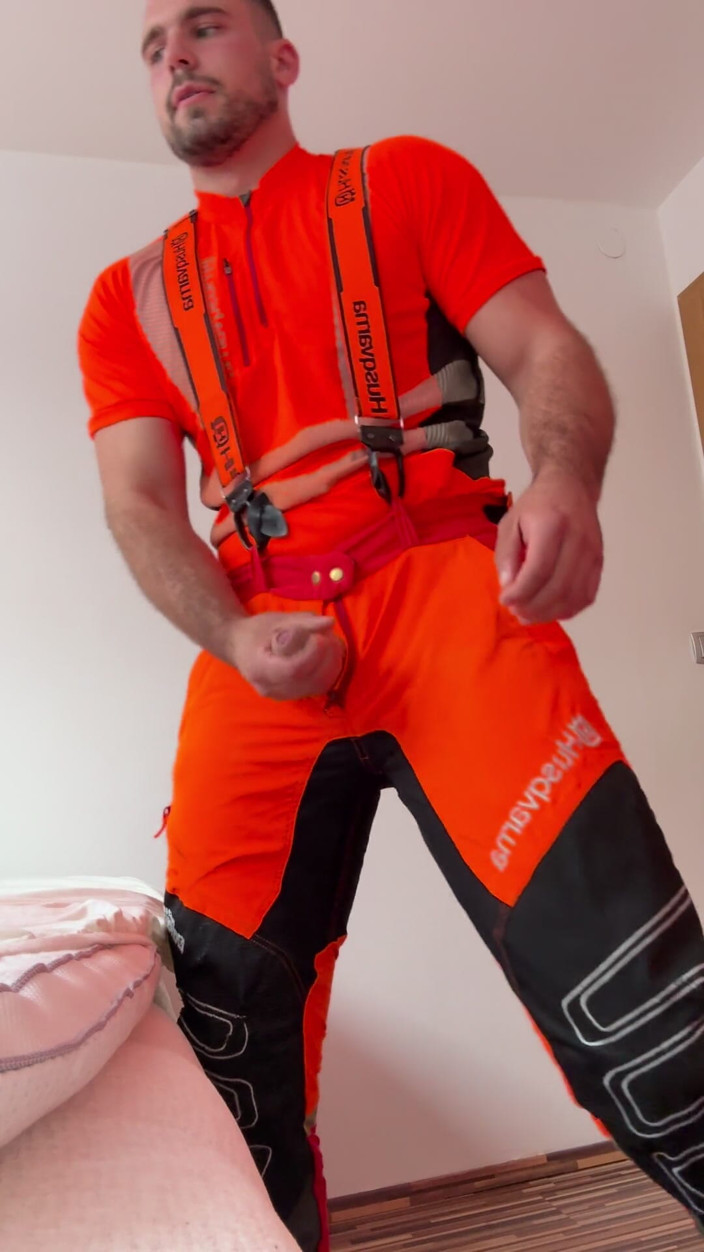Tyler Blake: Tyler Blake se masturbează în haine de lucru Hivis lumberjack - flexări...