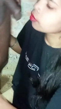 Tomé la orina y el semen de mi futuro esposo en mi boca y tuve sexo oral
