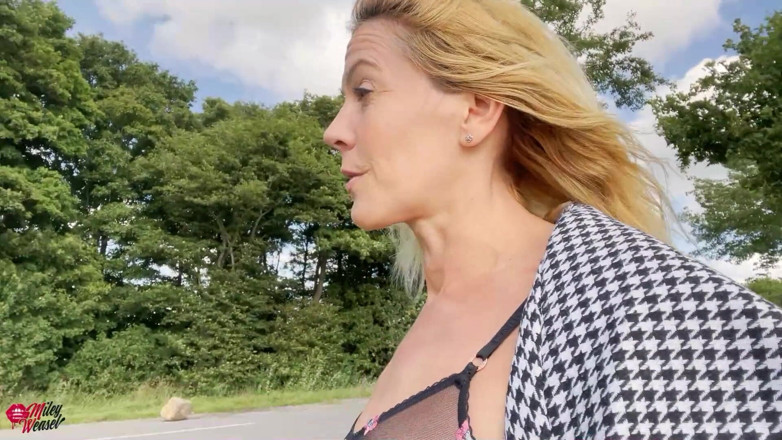 Miley Weasel: Street se laisse inséminer par des types étranges !!