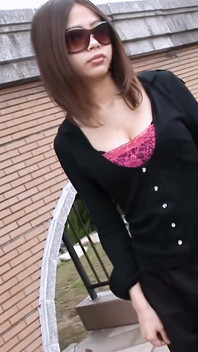 Gözlüklü Japon genç kız amının içine boşalıyor