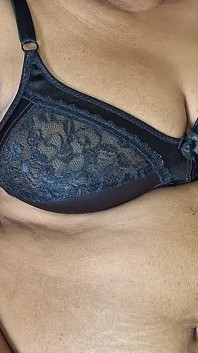 MILF Asia matang berasa bersendirian