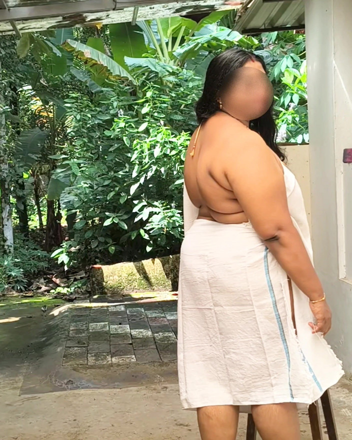 Anne Ipe: Pemotretan topless gadis india setelah pemotretan