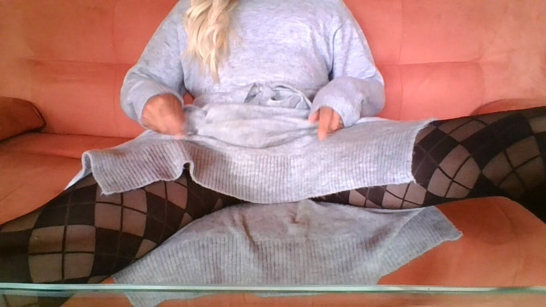 Cotton Gusset: Kullanılmış sterp-kız kardeşler elbiseyi işaret ediyor ve gi&amp;gi külotlu çorap döl...