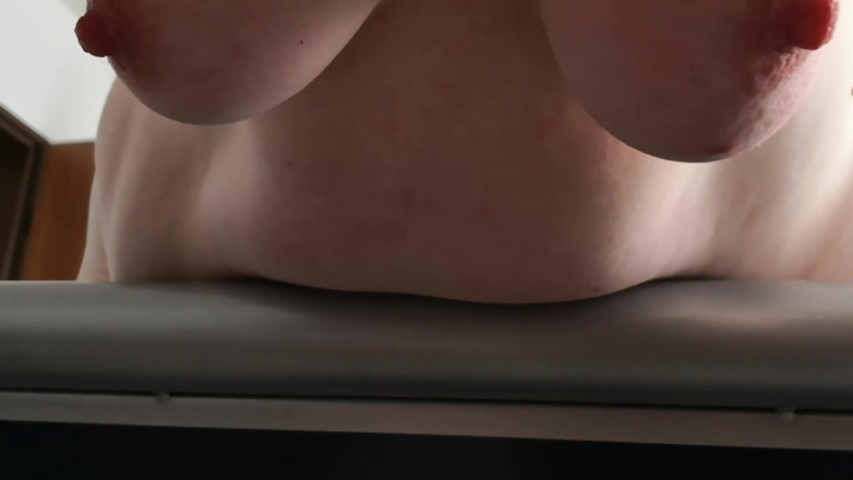 Bouncy Tits Action: Gioca con le tette