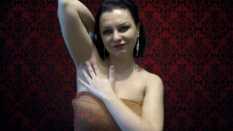 Goddess Misha Goldy: Vuil pratende brunette milf in Joi-actie