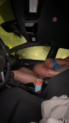 Gattouz0: Italiensk modell älskar att bli knullad i bilen