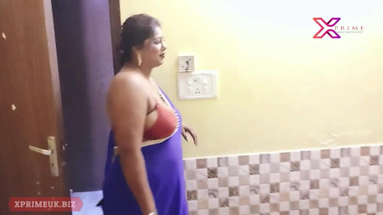 Indian Erotica: Sexy indická milfka s velkým zadkem šuká tvrději